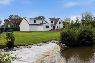 16 Twin River Dr, Oakdale, NY 11769 - Photo 11