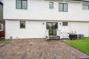 10 California St, Hicksville, NY 11801 - Photo 45