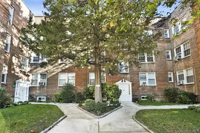 1 Ash Place #2L, Great Neck, NY 11021 - Photo 1