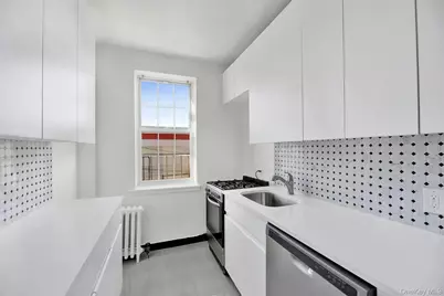 1 Ash Place #2L, Great Neck, NY 11021 - Photo 3