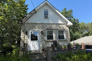 164 S Evergreen Dr, Selden, NY 11784 - Photo 23
