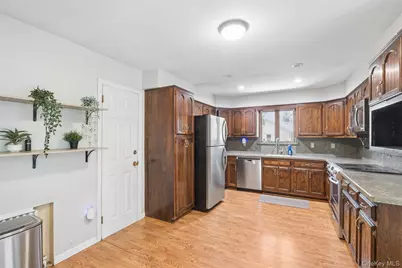 42 Lexington Avenue, West Babylon, NY 11704 - Photo 5