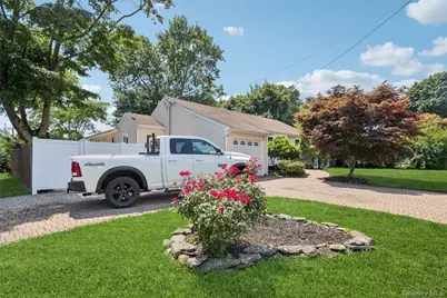 42 Lexington Avenue, West Babylon, NY 11704 - Photo 3