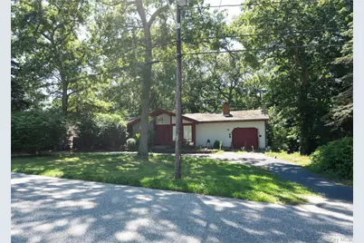 6 Loretta Court, Coram, NY 11727 - Photo 3