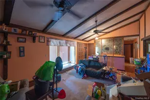 6 Loretta Ct, Coram, NY 11727 - Photo 9