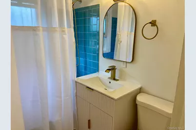 11 April Lane, Hicksville, NY 11801 - Photo 7