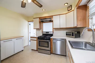 837 Edward Street, Baldwin, NY 11510 - Photo 21