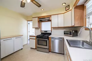 837 Edward St, Baldwin, NY 11510 - Photo 21