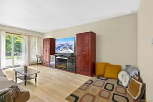 22 Penn Dr, Dix Hills, NY 11746 - Photo 27