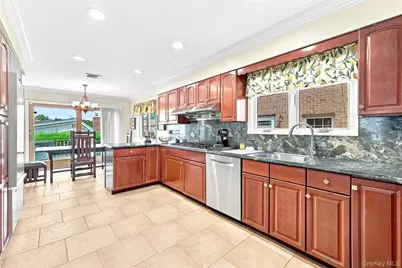 5315 Overbrook Street, Douglaston, NY 11362 - Photo 11