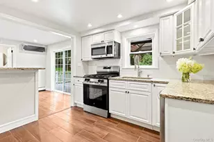 25 Greenvale Cir, White Plains, NY 10607 - Photo 9