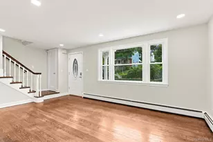 25 Greenvale Cir, White Plains, NY 10607 - Photo 3