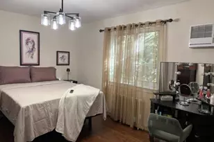260-55 Langston Ave, Glen Oaks, NY 11004 - Photo 11