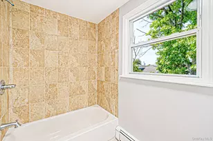556 S Bayview Ave, Freeport, NY 11520 - Photo 9
