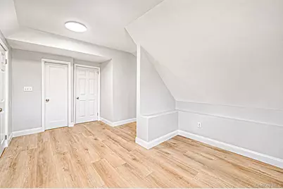 556 S Bayview Avenue, Freeport, NY 11520 - Photo 17