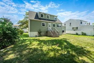 556 S Bayview Ave, Freeport, NY 11520 - Photo 19