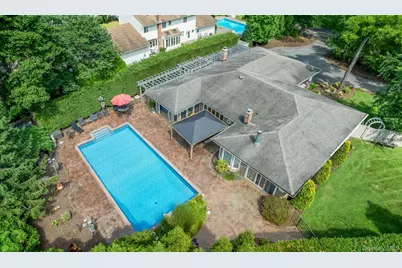 189 Lodge Avenue, Huntington Station, NY 11746 - Photo 33