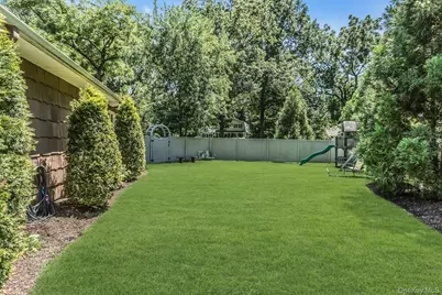 189 Lodge Avenue, Huntington Station, NY 11746 - Photo 31