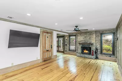 189 Lodge Avenue, Huntington Station, NY 11746 - Photo 13