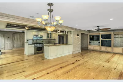 189 Lodge Avenue, Huntington Station, NY 11746 - Photo 5