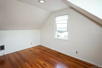 269 N Suffolk Avenue, Massapequa, NY 11758 - Photo 21