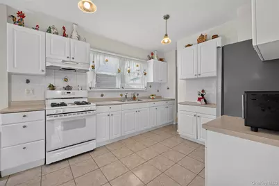 22118 110th Avenue, Queens Village, NY 11429 - Photo 15