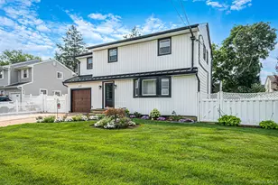 95 Colonial Dr, Massapequa, NY 11758 - Photo 3