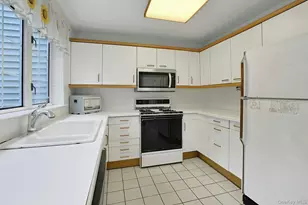 5 Pinewood Dr, White Plains, NY 10603 - Photo 13