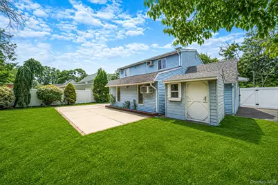 201 Acre Lane, Hicksville, NY 11801 - Photo 21