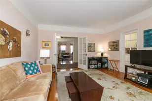 4 Maple Dr, Great Neck, NY 11021 - Photo 11