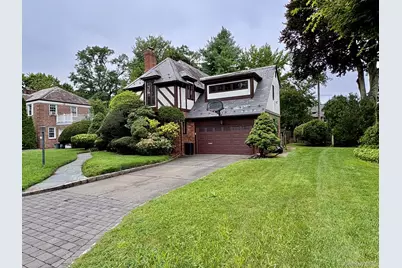 11 Andover Lane, Manhasset, NY 11030 - Photo 3