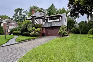 11 Andover Ln, Manhasset, NY 11030 - Photo 3
