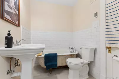87 Islip Avenue, Islip, NY 11751 - Photo 11