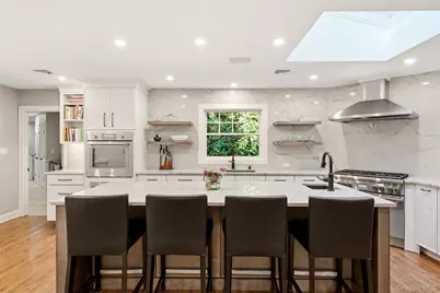 31 Crosby Place, Cold Spring Harbor, NY 11724 - Photo 3