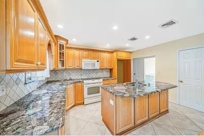 752 Oakfield Avenue, Bellmore, NY 11710 - Photo 13