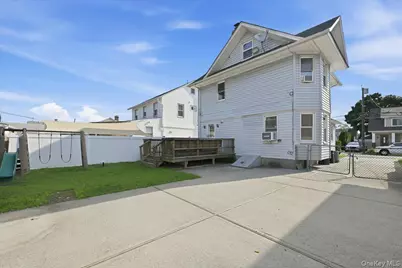 100 Spruce Street, West Hempstead, NY 11552 - Photo 25