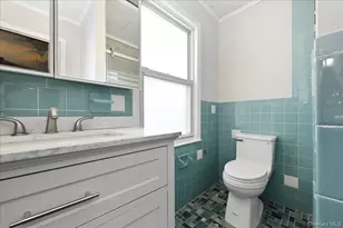 100 Spruce St, West Hempstead, NY 11552 - Photo 17