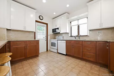 100 Spruce Street, West Hempstead, NY 11552 - Photo 11