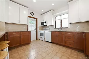 100 Spruce St, West Hempstead, NY 11552 - Photo 11