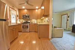 24 Island Blvd, Bohemia, NY 11716 - Photo 9