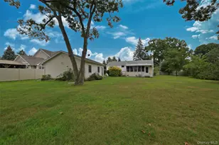 24 Island Blvd, Bohemia, NY 11716 - Photo 17