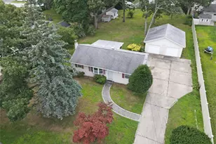24 Island Blvd, Bohemia, NY 11716 - Photo 21