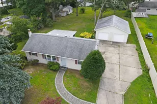 24 Island Blvd, Bohemia, NY 11716 - Photo 19