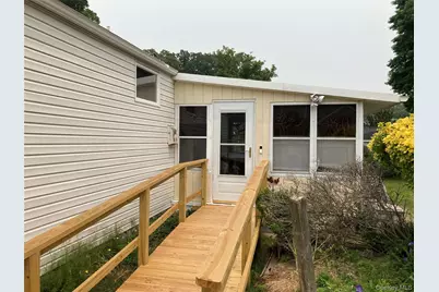 24 Island Boulevard, Bohemia, NY 11716 - Photo 3