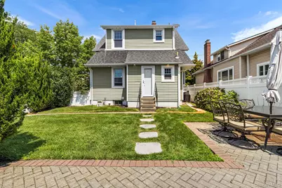126 Rutland Avenue, Rockville Centre, NY 11570 - Photo 27