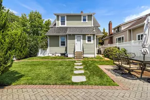 126 Rutland Ave, Rockville Centre, NY 11570 - Photo 27