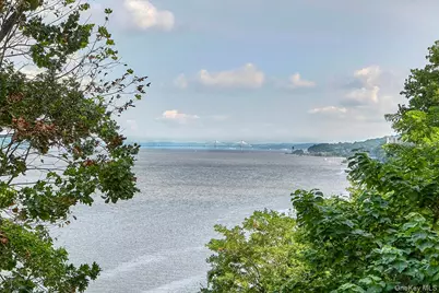 709 Warburton Avenue #2F, Yonkers, NY 10701 - Photo 5