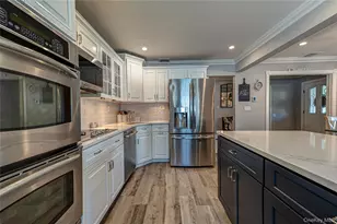 165 Pepperidge Rd, Oakdale, NY 11769 - Photo 13