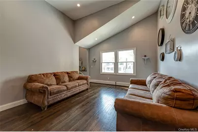 165 Pepperidge Road, Oakdale, NY 11769 - Photo 19