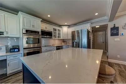 165 Pepperidge Road, Oakdale, NY 11769 - Photo 9